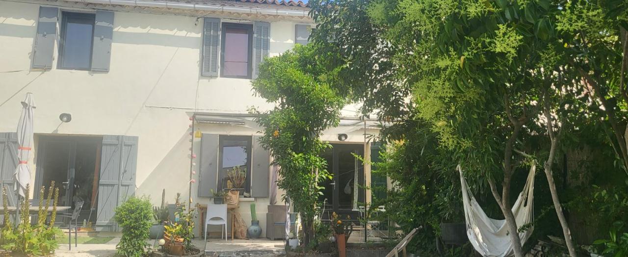 Appartement Studette Independante Et Coquette Avec Terrasse Sur Jardin Marseille